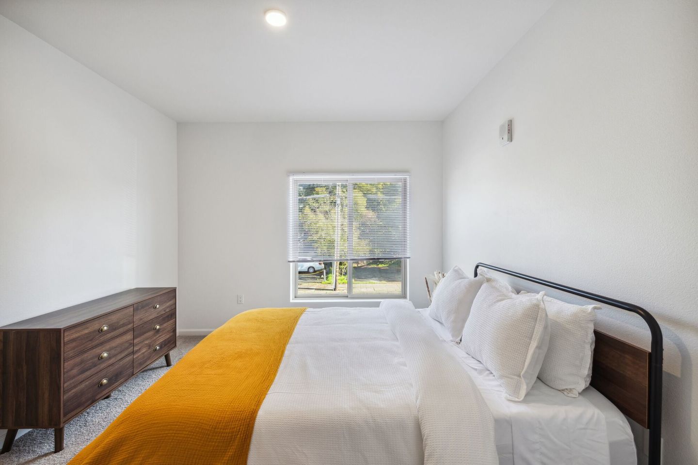 Pullman Modern Urban Apartments Image 24