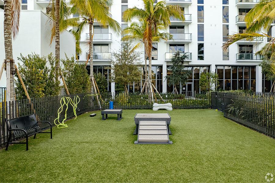 Avion Riverwalk Image 18