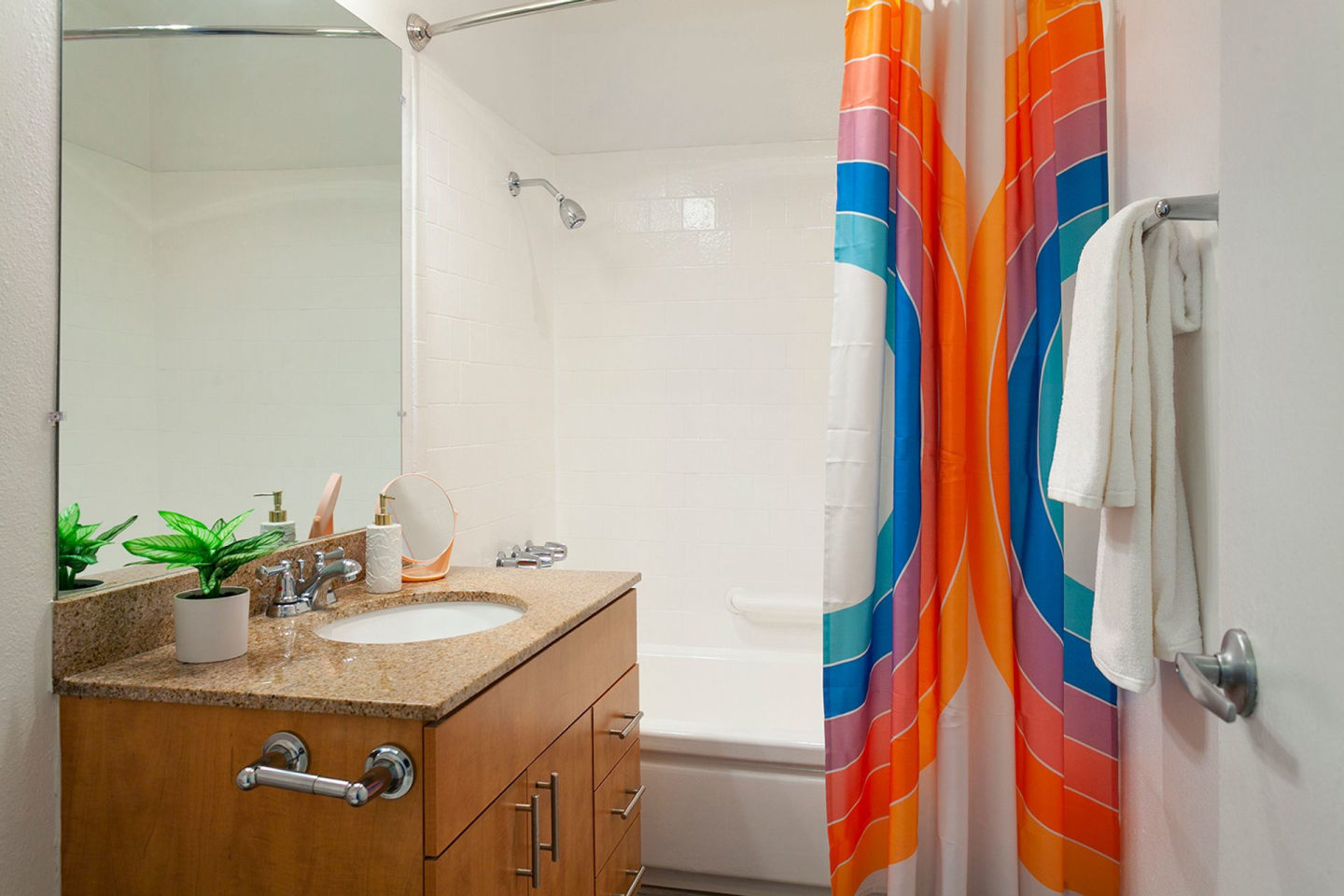 The Circle Apartments at Long Beach Image 36