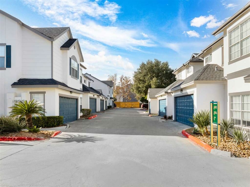 Castle Hills Townhomes Image 29