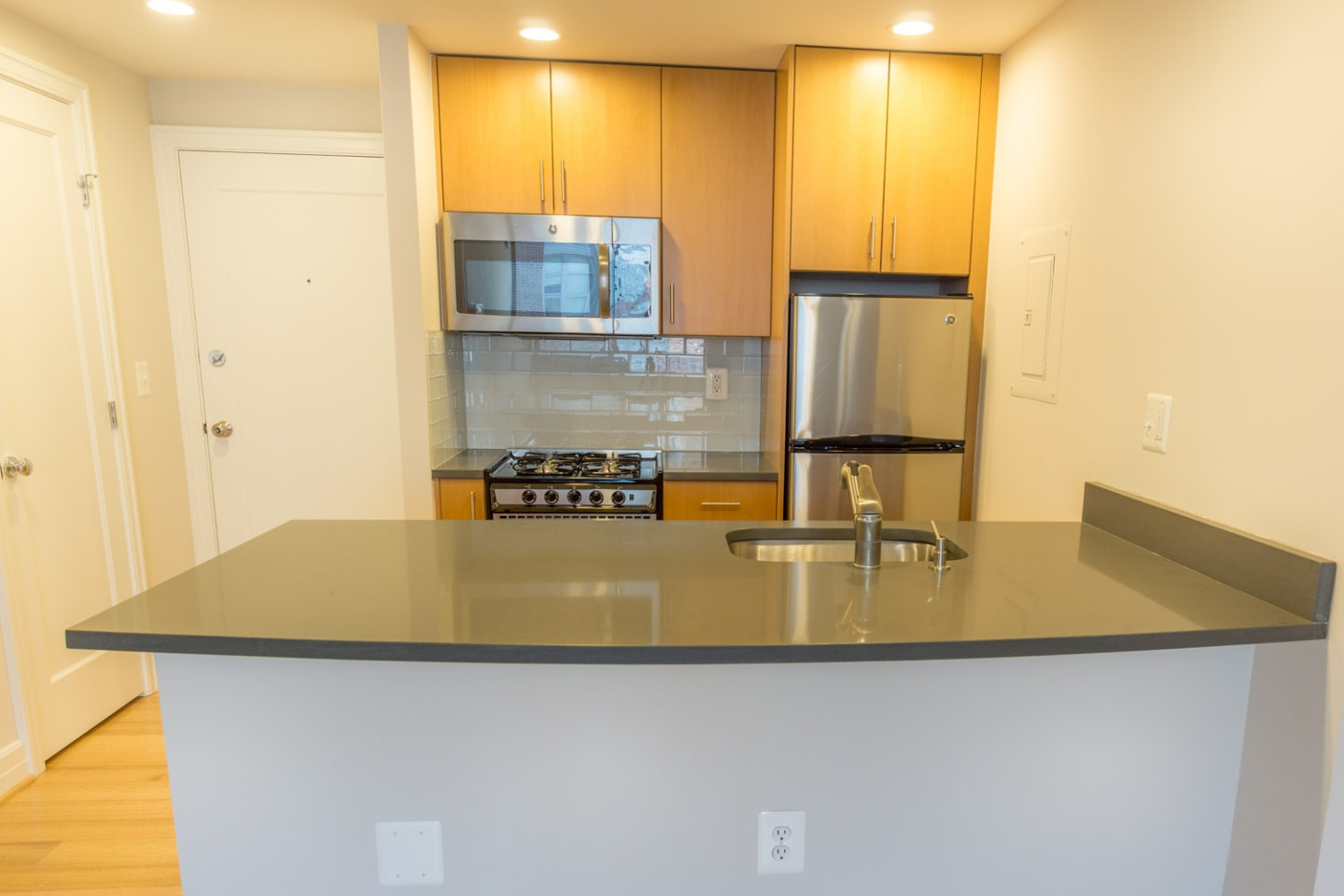 Sutton Plaza Apartments Image 1