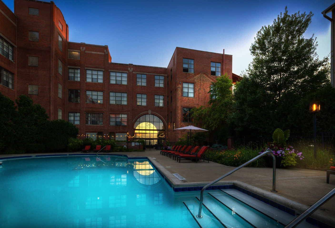 Ovaltine Court Image 24