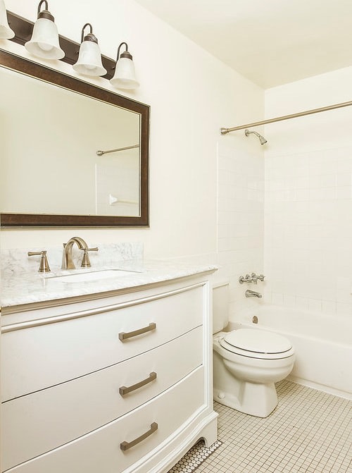 Cobblestone Court Apartments Image 5