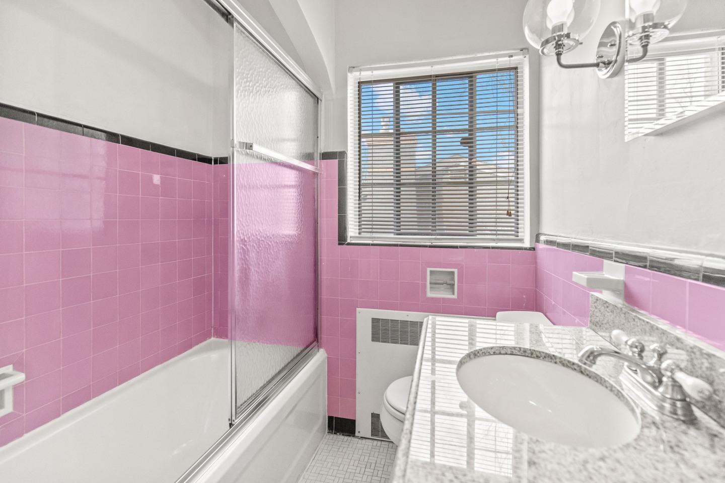 1400 Clermont Image 7
