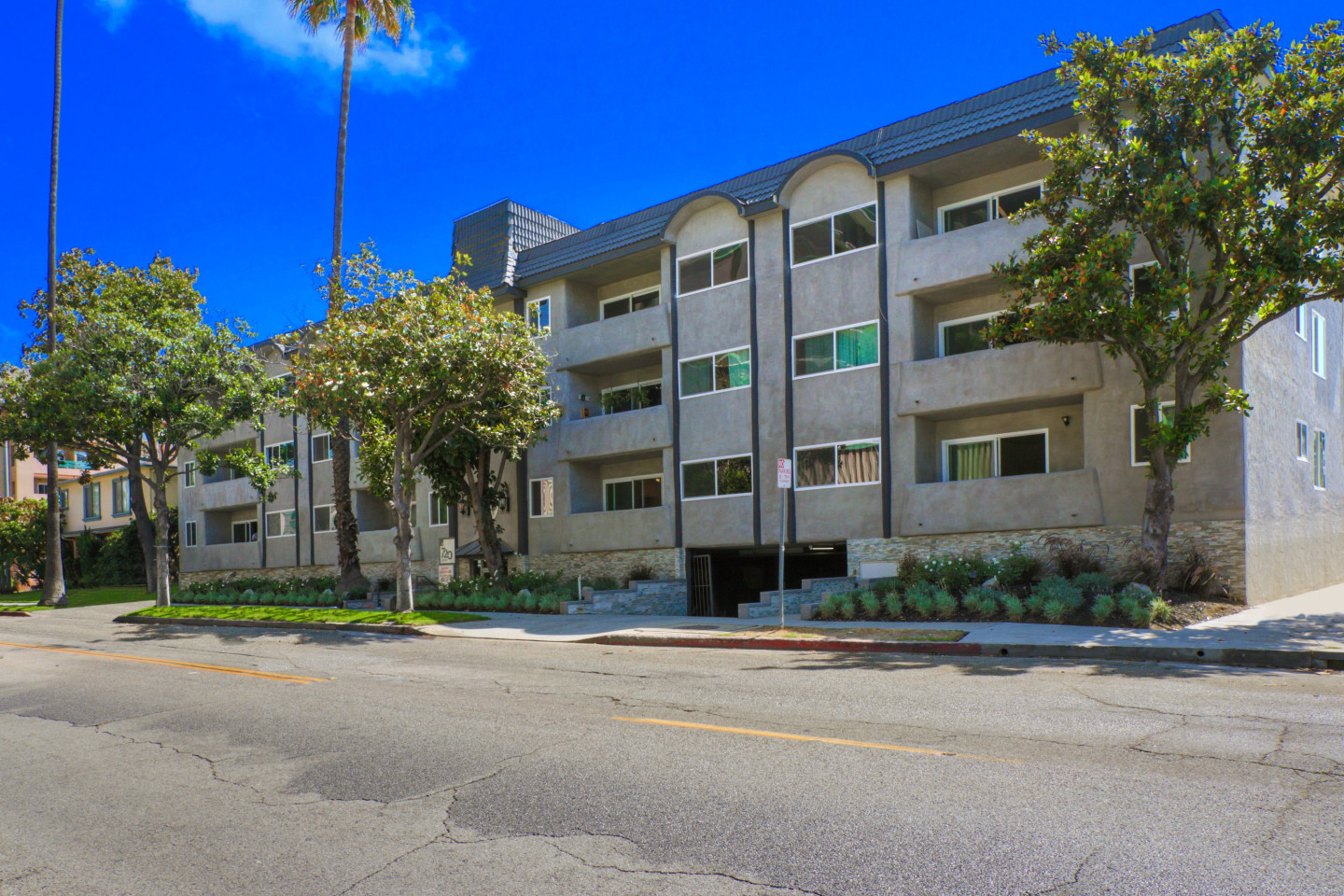 720 Louise Apartments Image 3