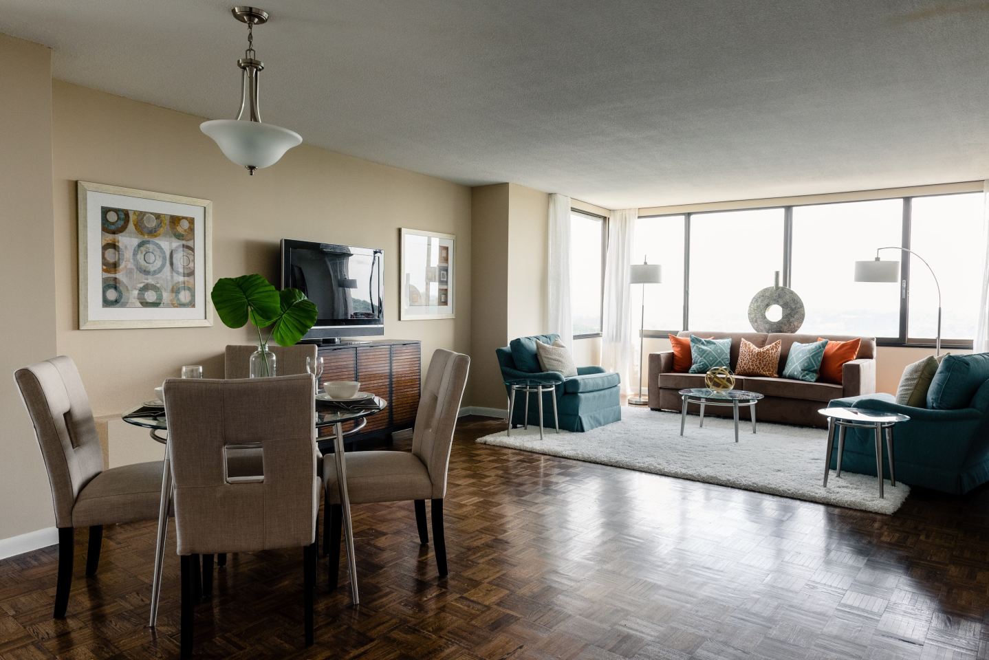 Hampton Plaza Image 12