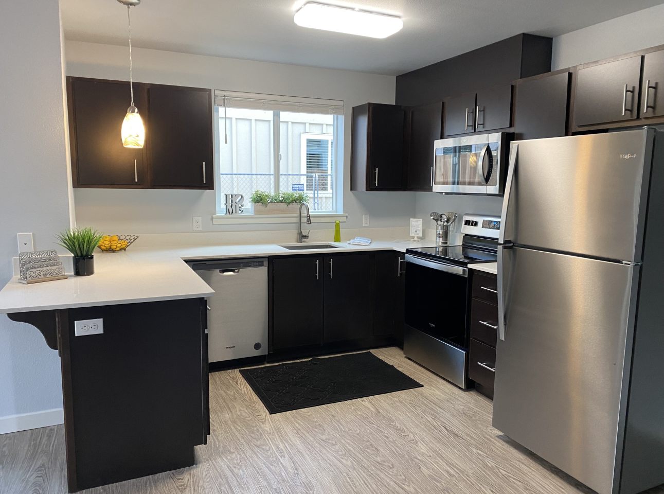 Queen Court Apartments Image 18