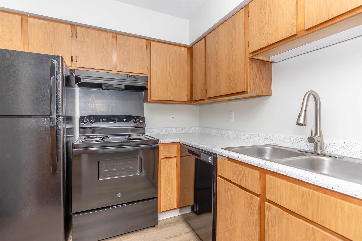 Lakeview Apartments Image 2