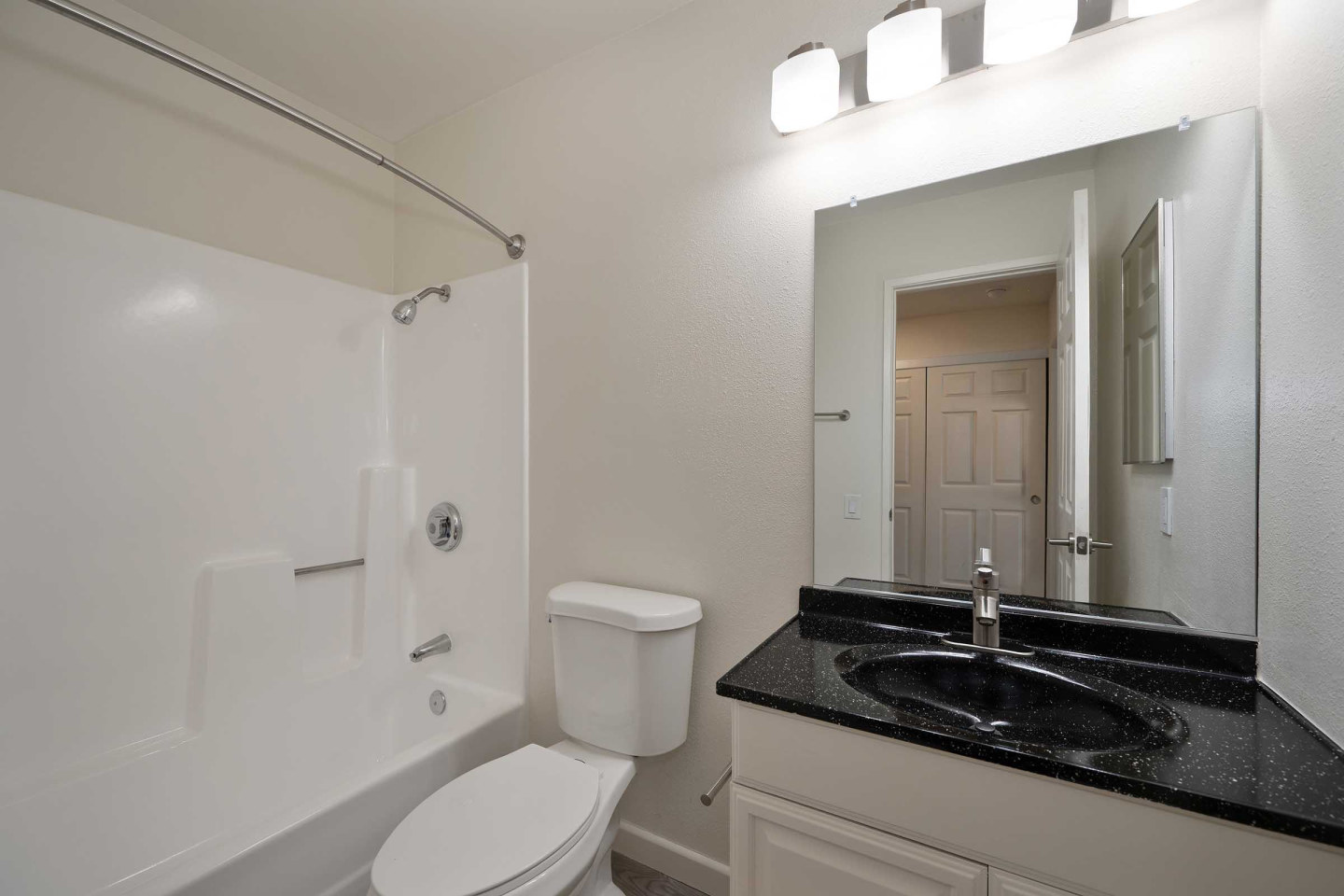 Elan Park Place Carlsbad Apartment Homes Image 25