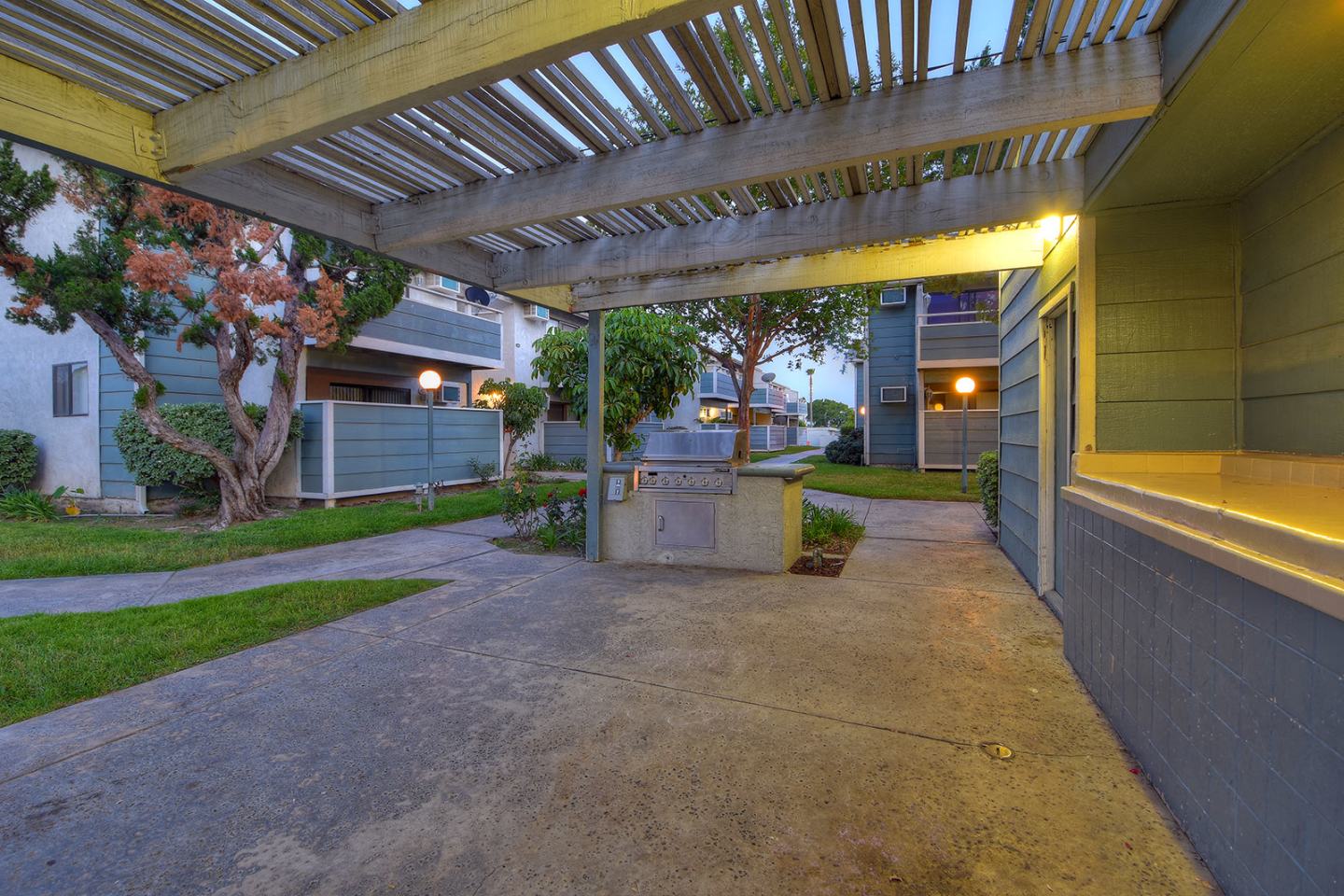 Village Green Apartments Image 9