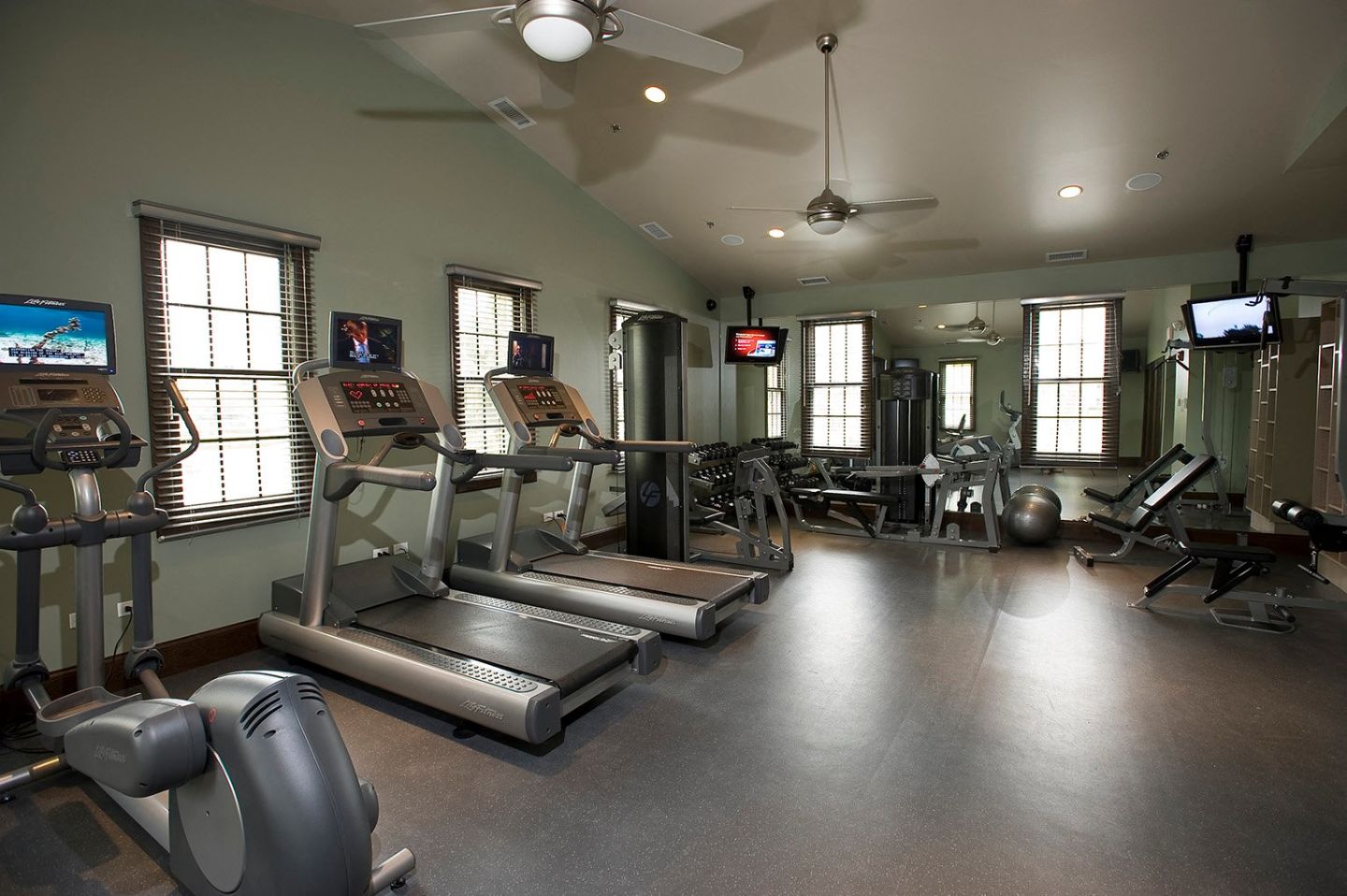 Versailles on the Lake-Schaumburg-Furnished Image 10