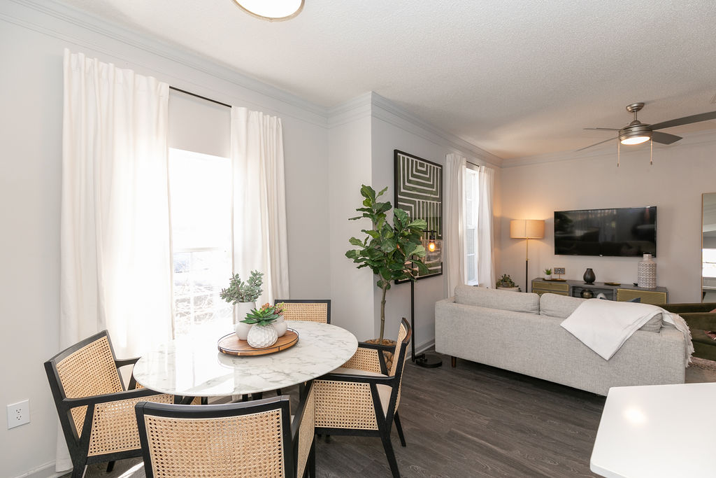 Deerfield Village Apartments Image 12