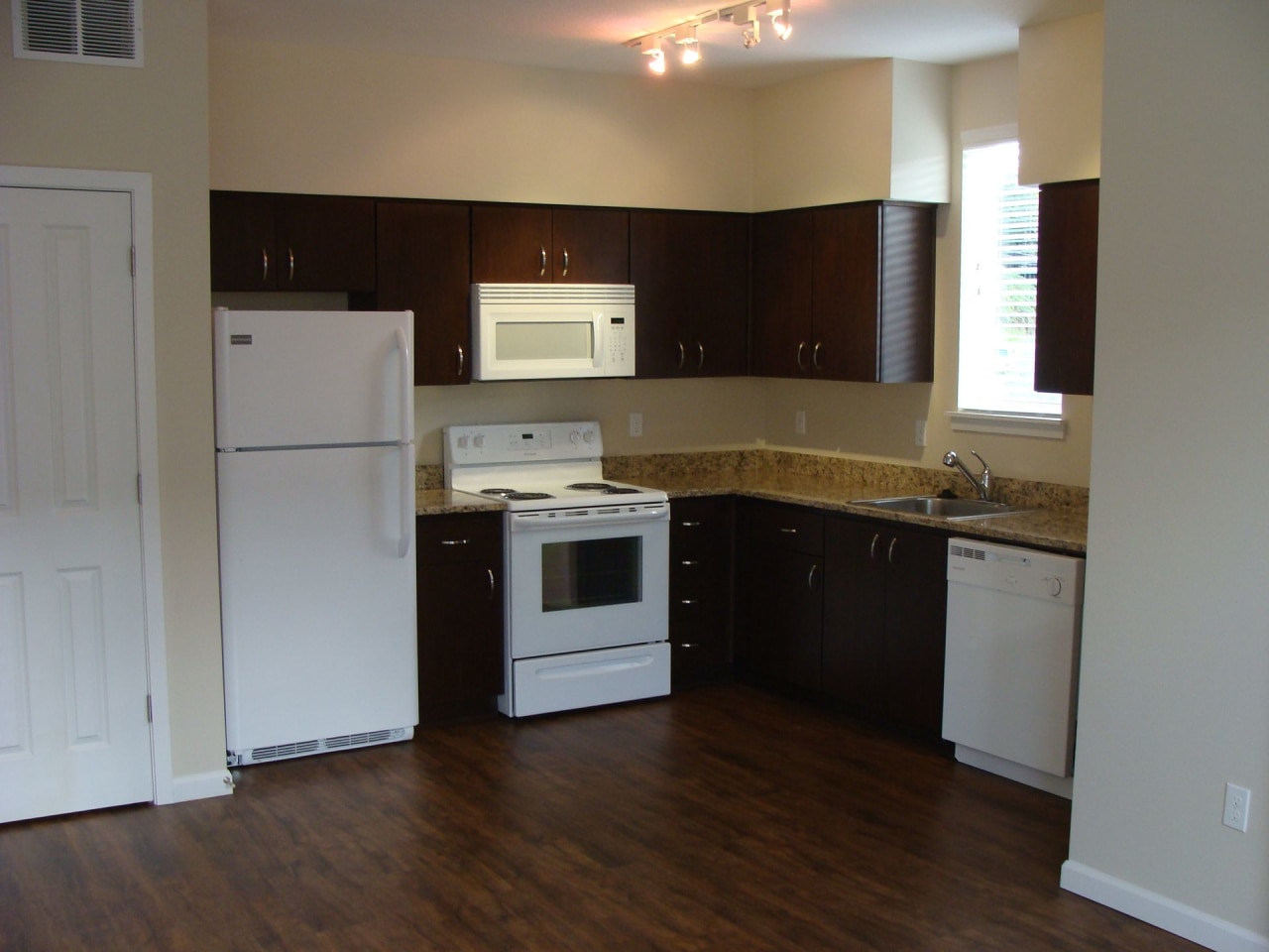 Cathedral Park Apartments Image 1