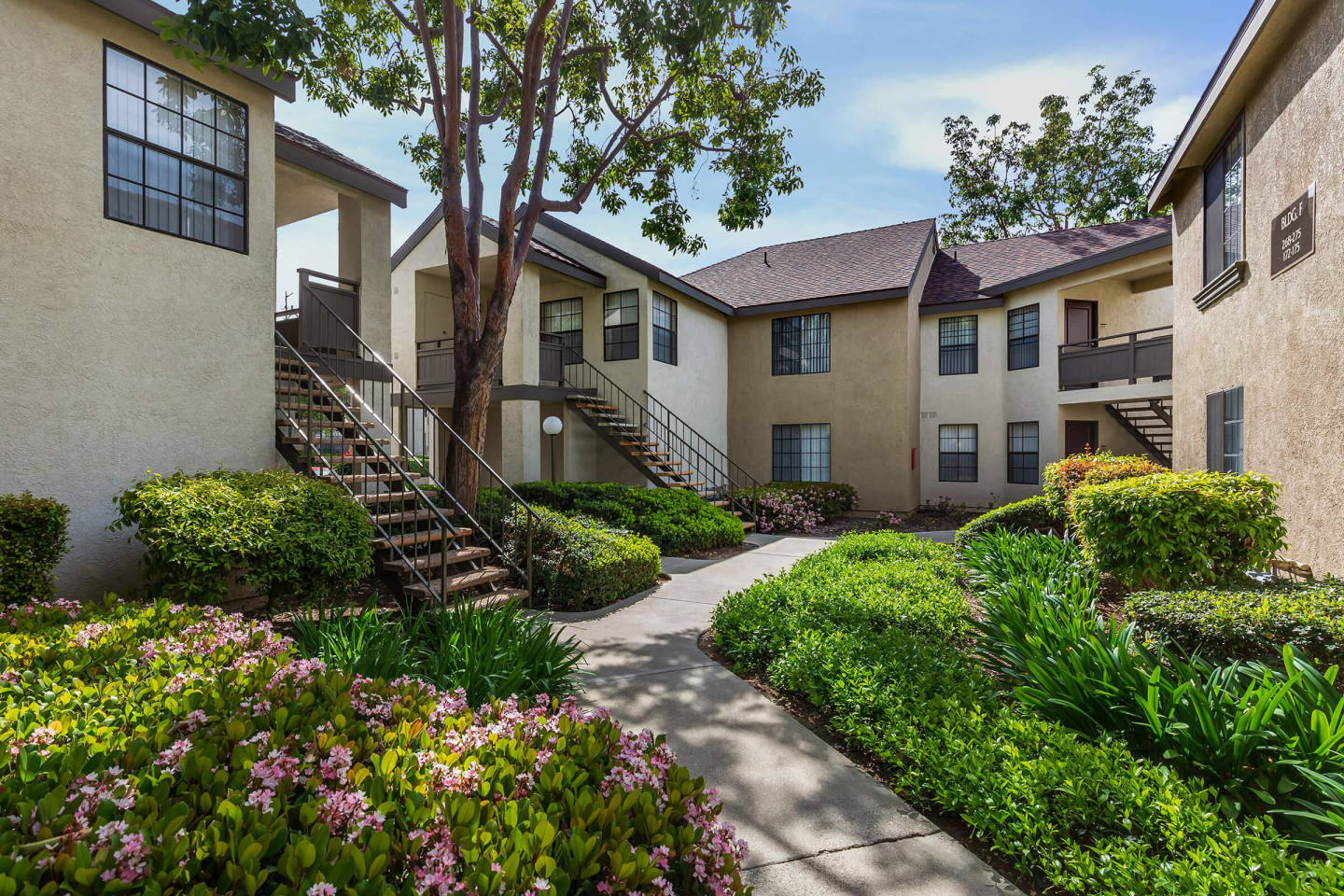 Oak Tree Court Image 7
