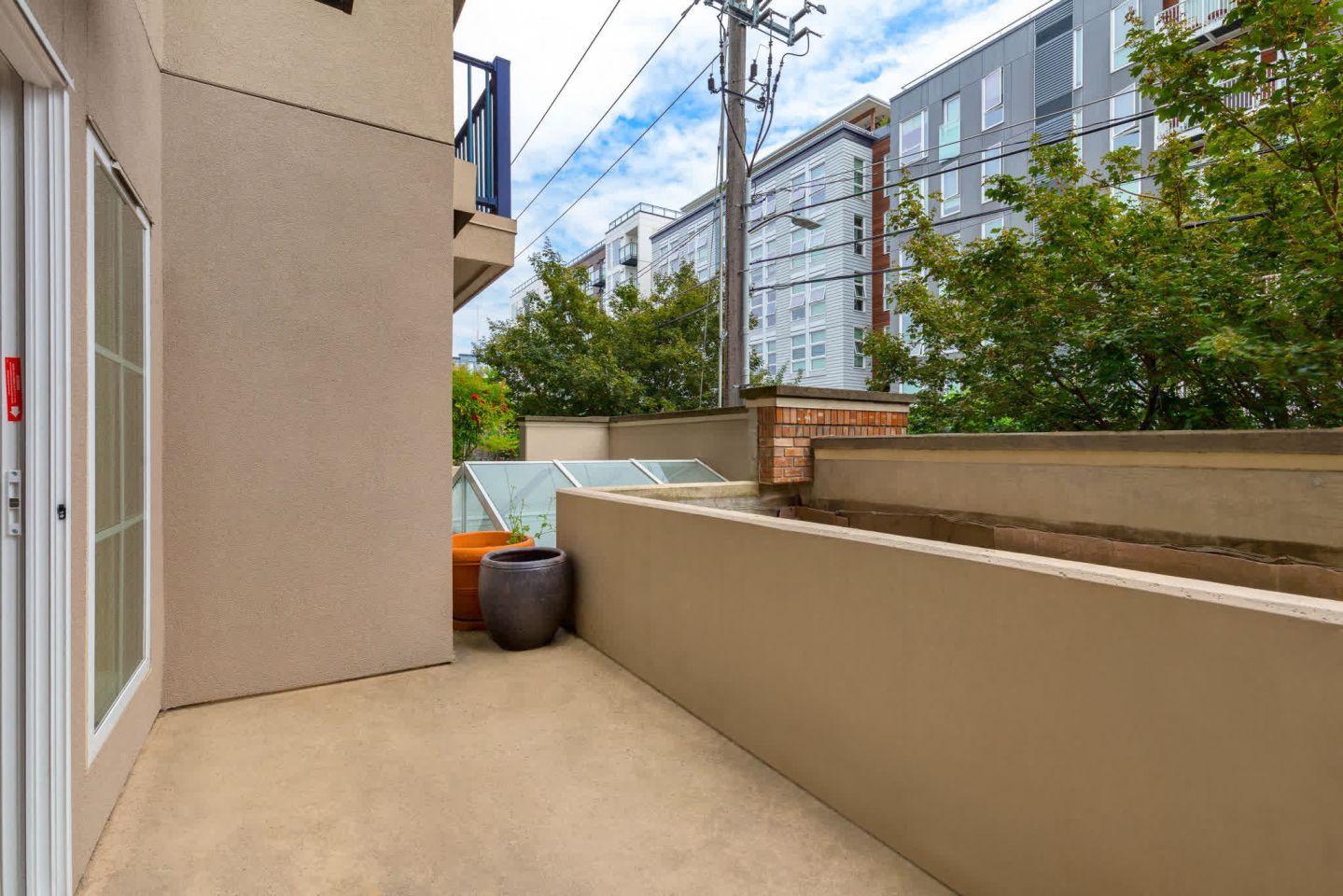 Uptown Queen Anne Image 19