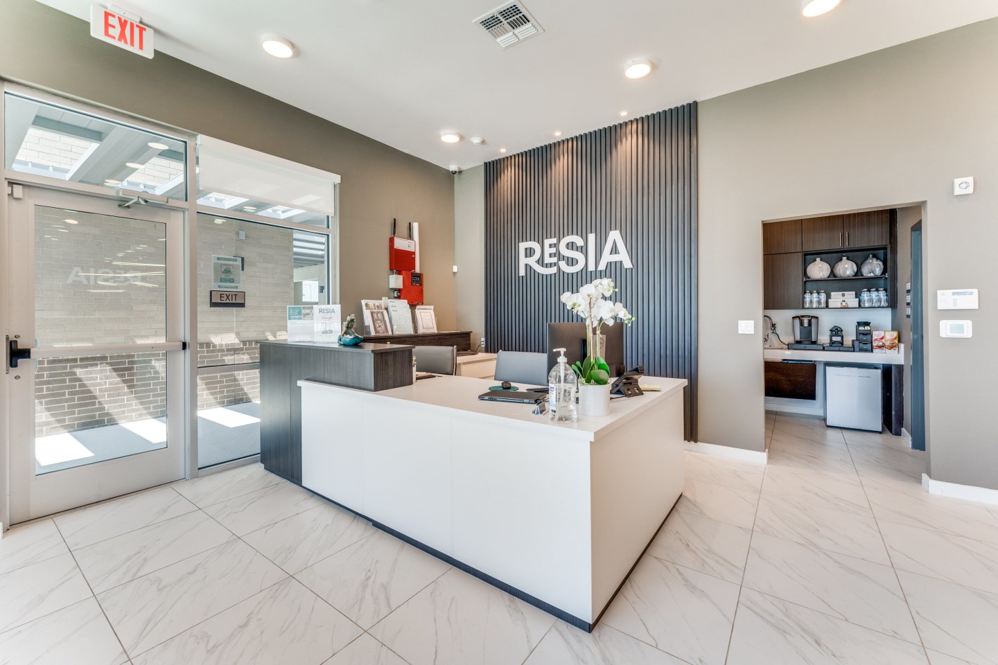 Resia Hutto Square Image 2