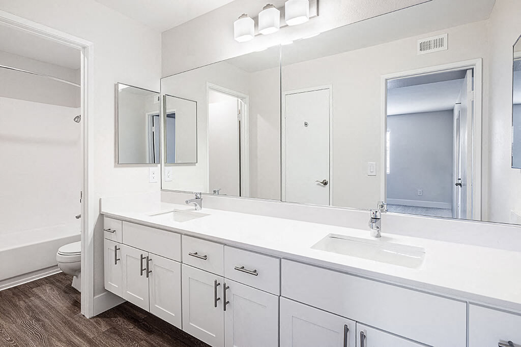 Deerwood Apartments Image 6