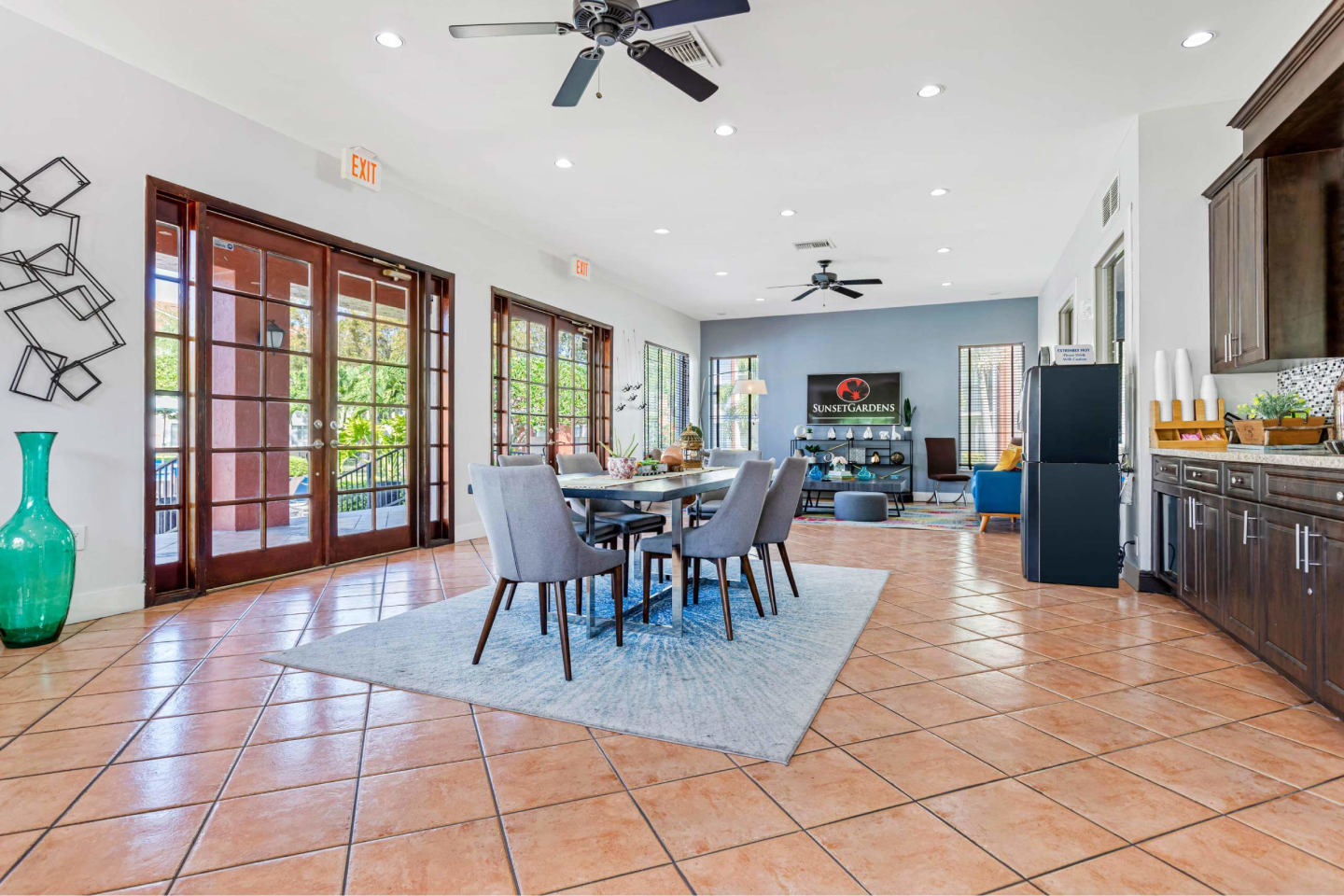 Sunset Gardens Apartments Image 7