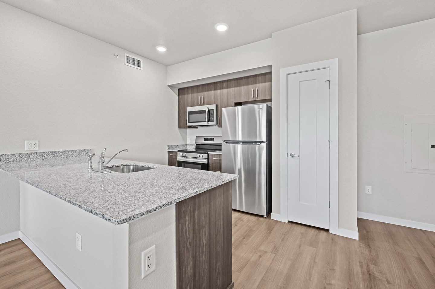 Prospector Apartments Image 8