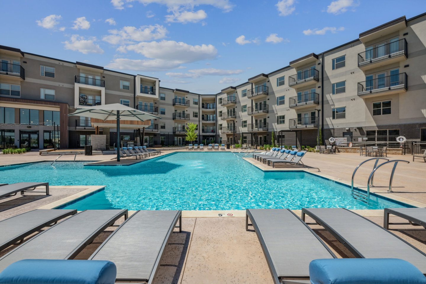 BroadVue Apartments Image 15