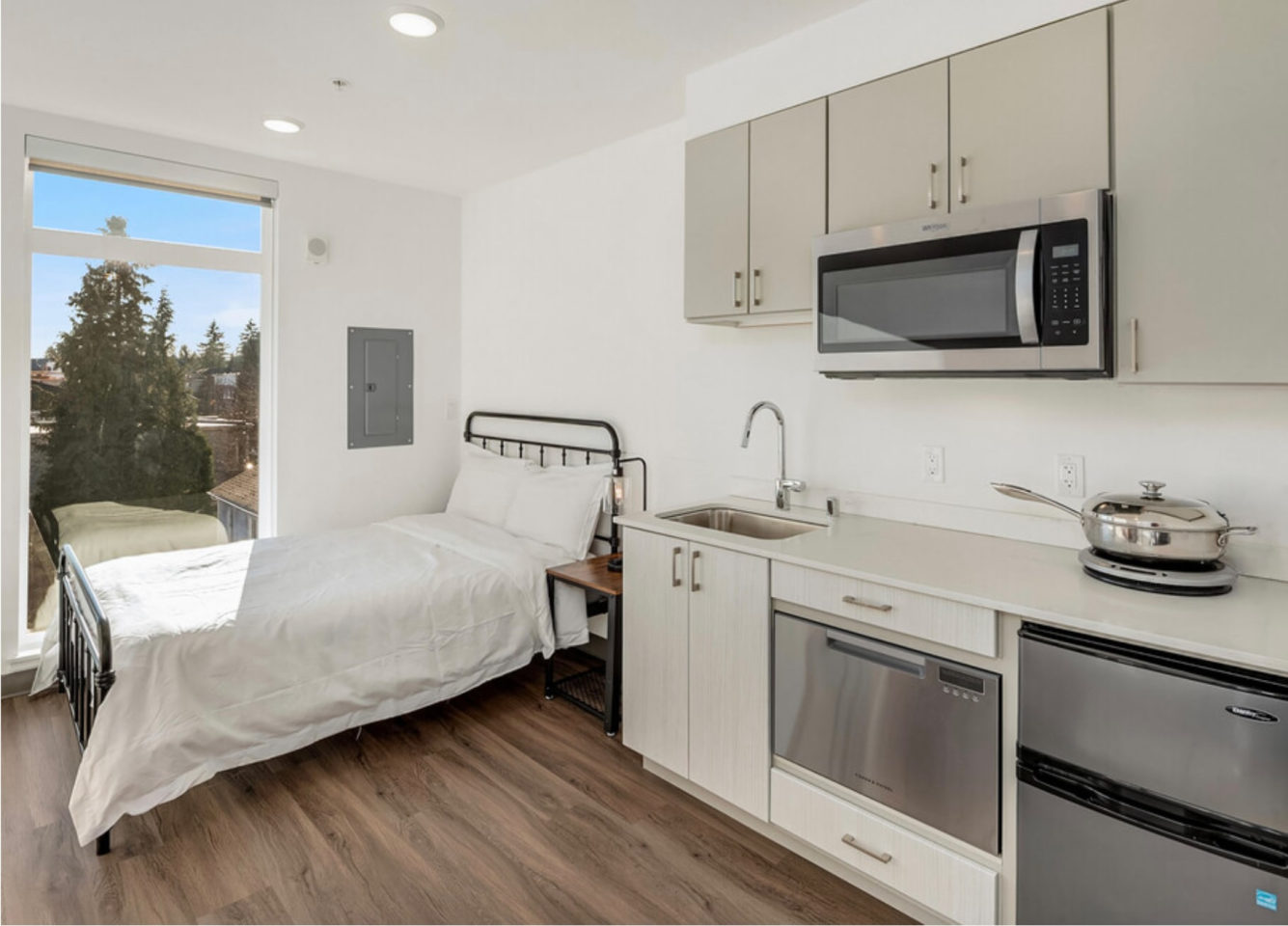 Fifty-Two Apartments - Student Housing Image 6