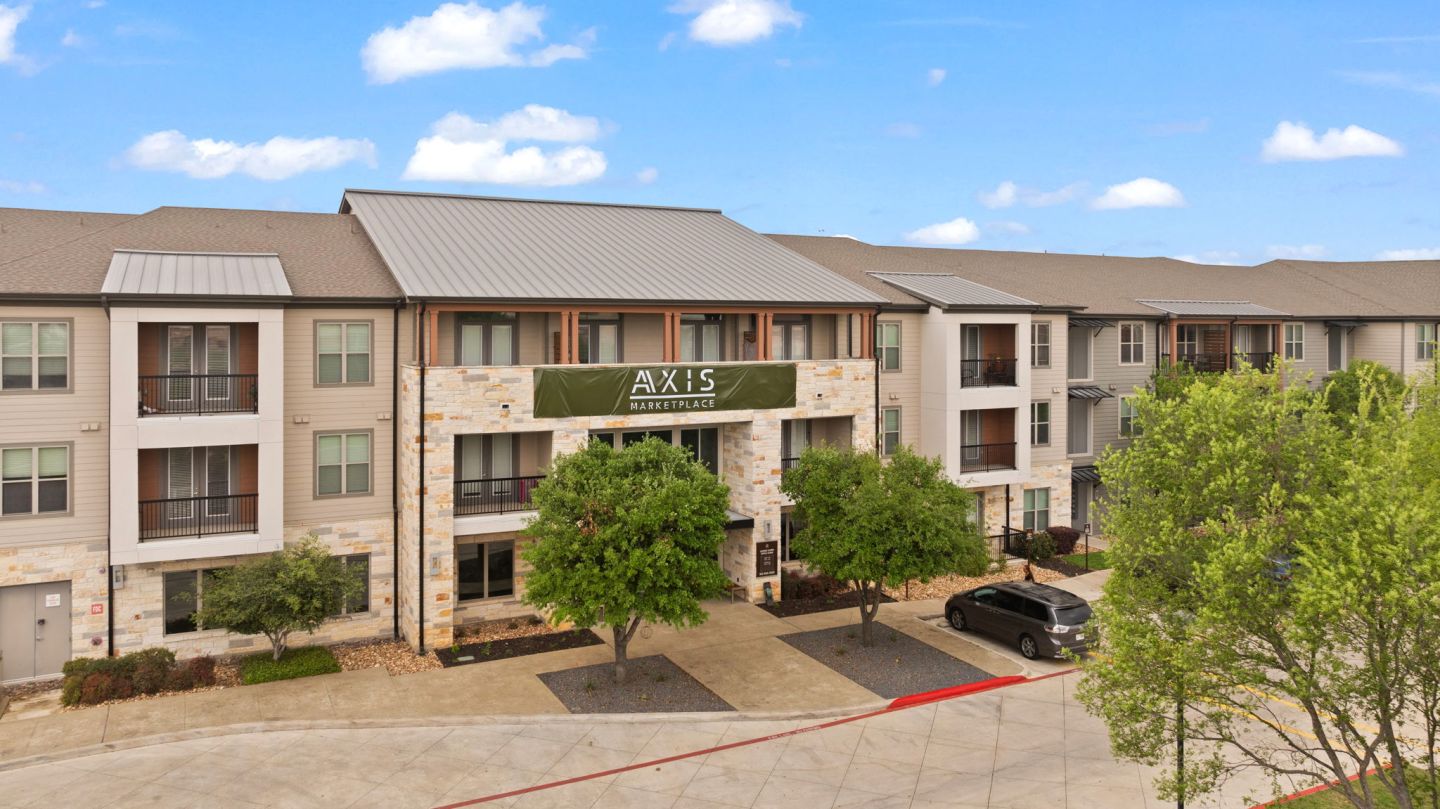 Oaks on Marketplace Image 1