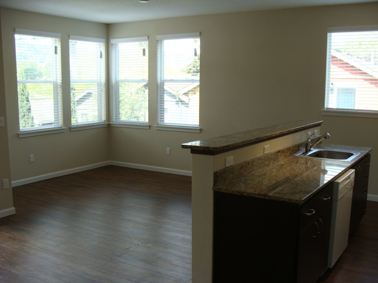 Cathedral Park Apartments Image 5