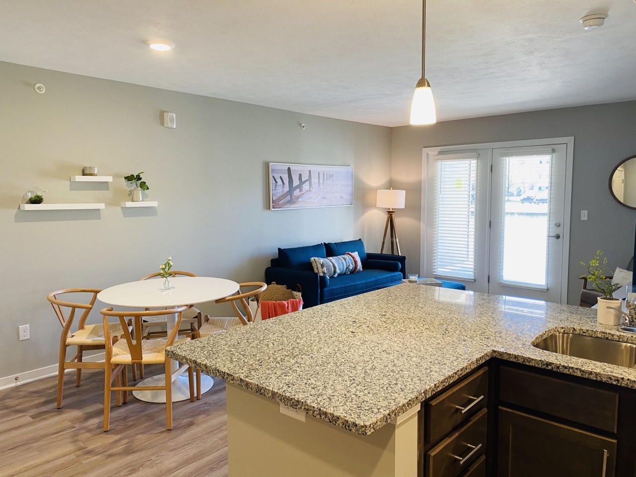 Lakeshore Flats Image 18