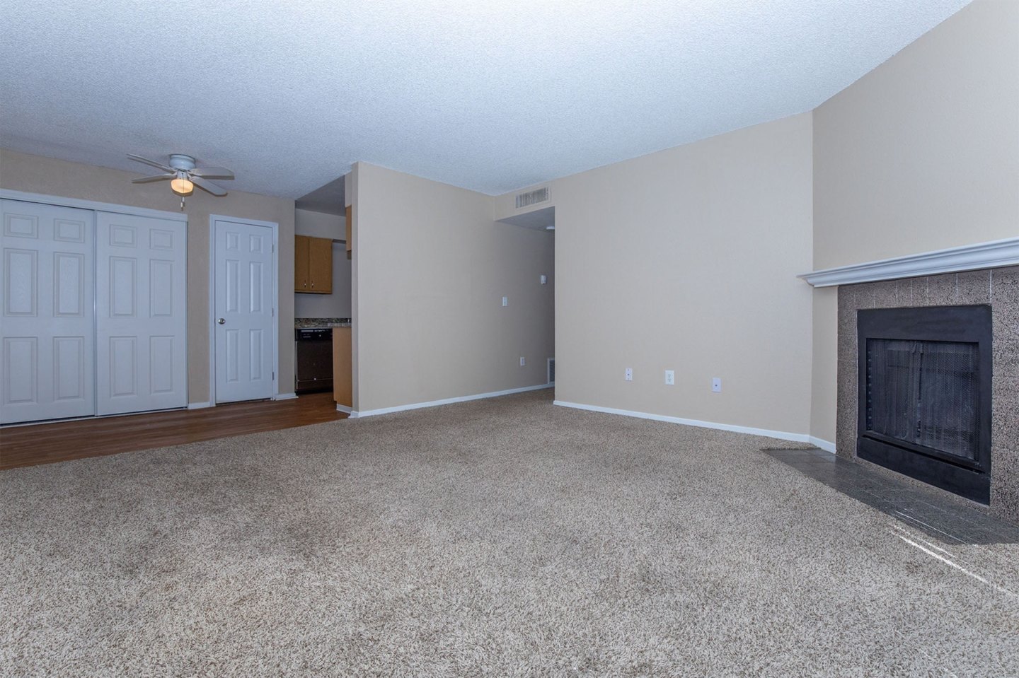 Knollwood Apartments Image 2