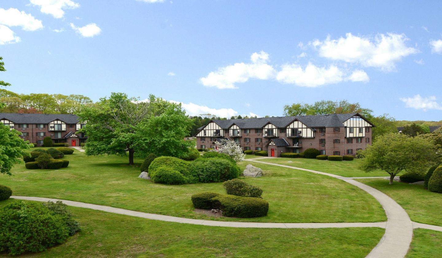 Royal Crest Warwick Apartment Homes Image 13