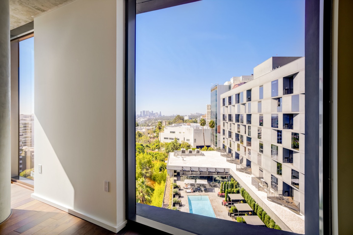 The Apartment Residences at AKA Image 10