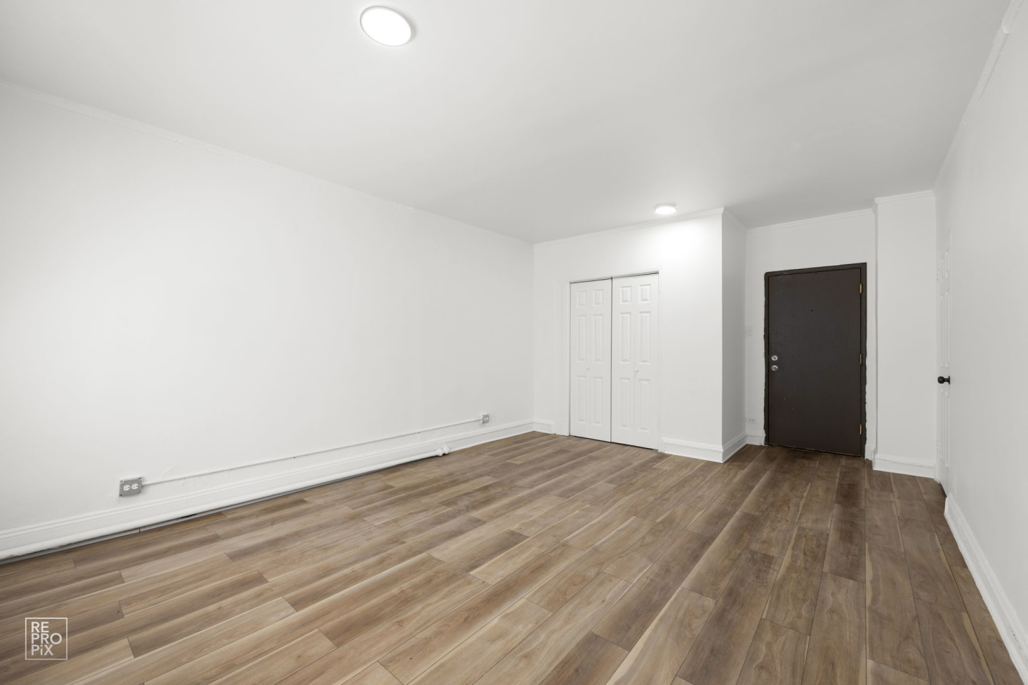 6751 S Jeffery Apartments Image 15