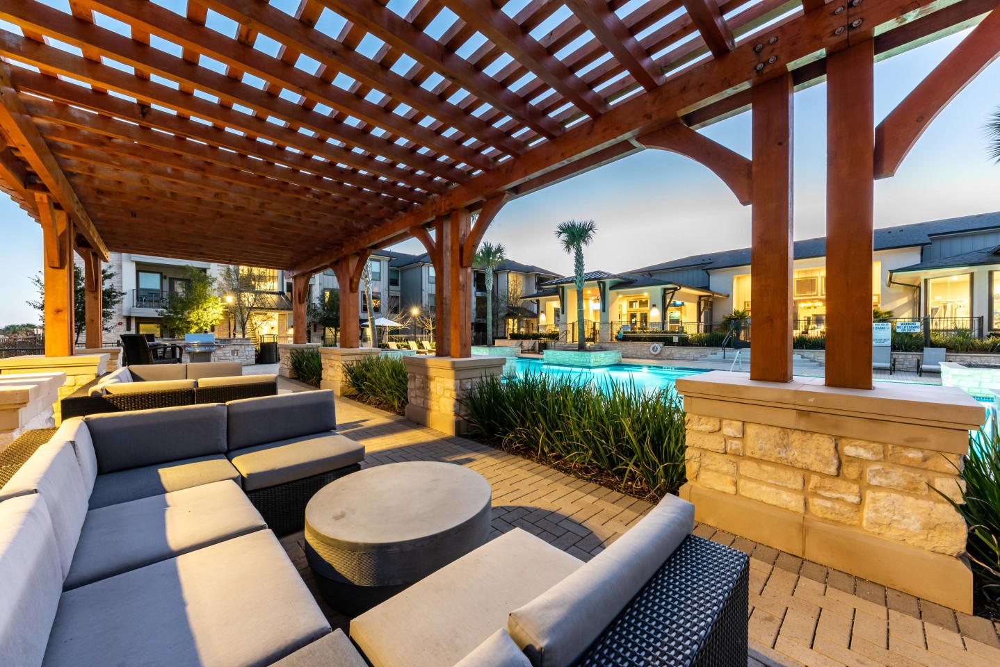Los Robles Apartments Image 10