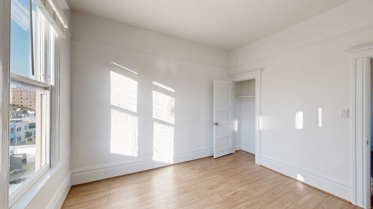 3264 Mission Apartments Image 11