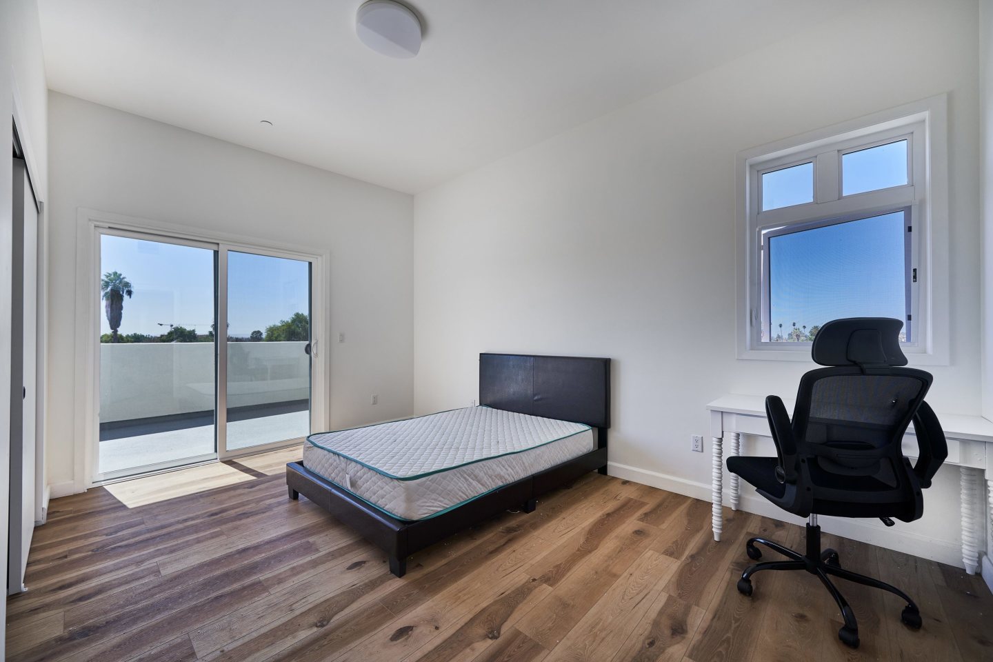 2600 S Catalina Street - Co-Living Image 4