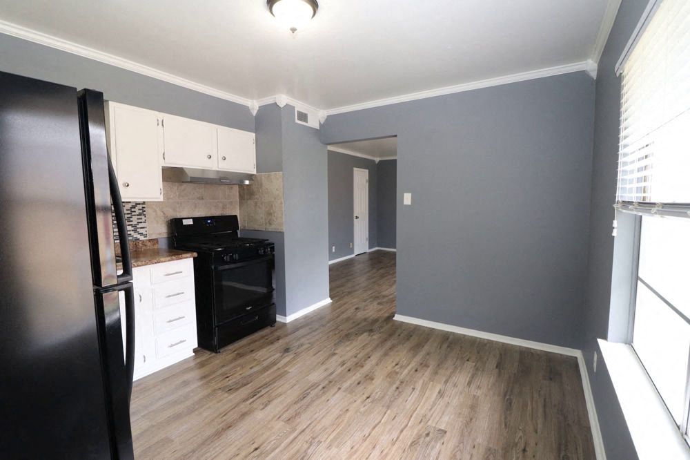 Sunset Heights Image 36