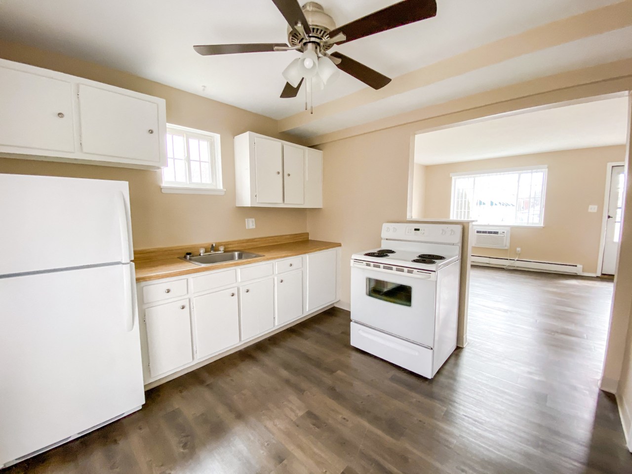 Evergreen Village Apartments & Townhomes Image 7