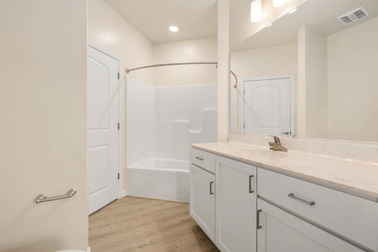 Ocean Aisle Luxury Apartment Homes Image 31