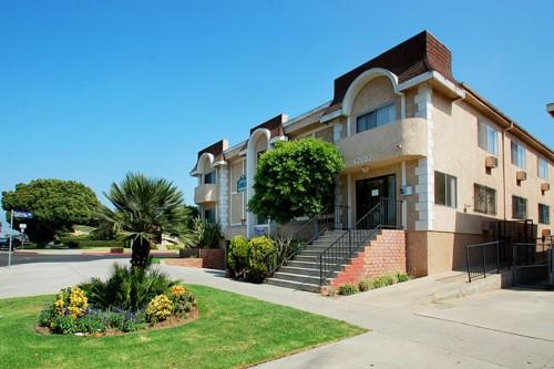 12602 Venice Boulevard Image 3
