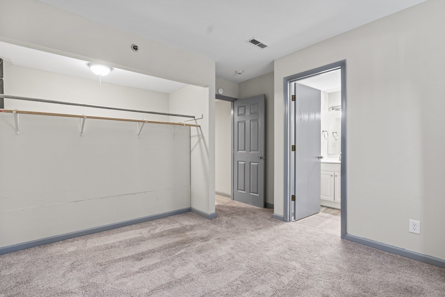 The Hill Apartments Image 10