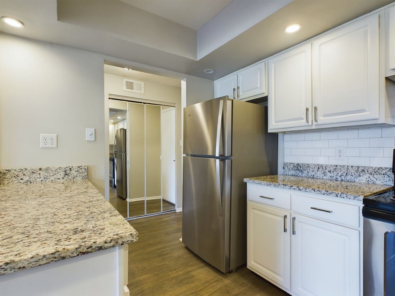 Edgewater Apartments Image 8