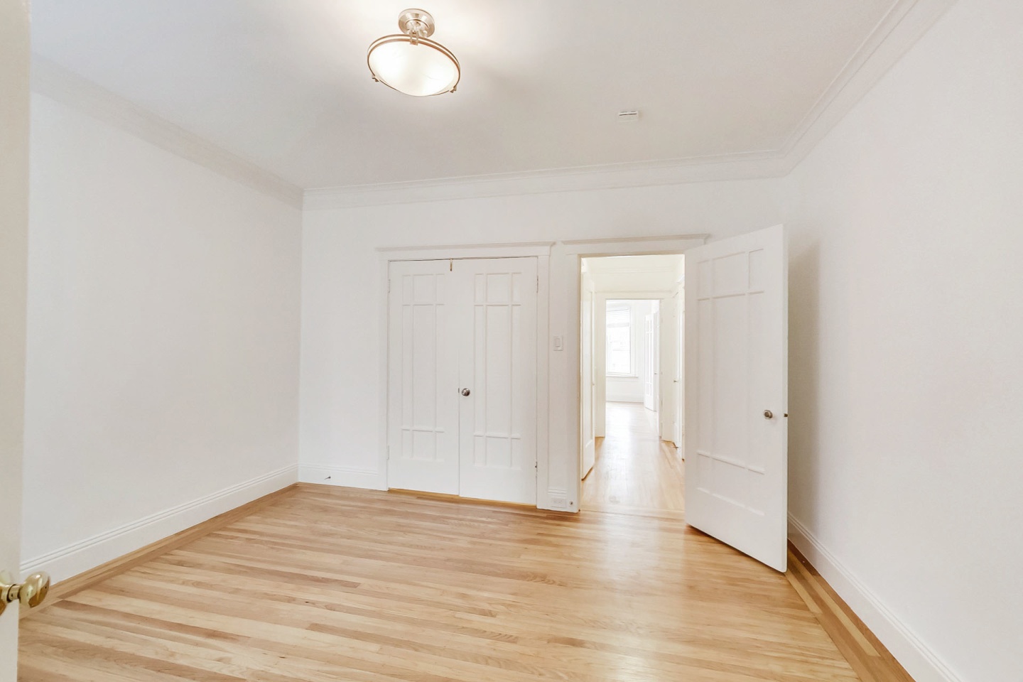 1610 LOMBARD Street Image 20