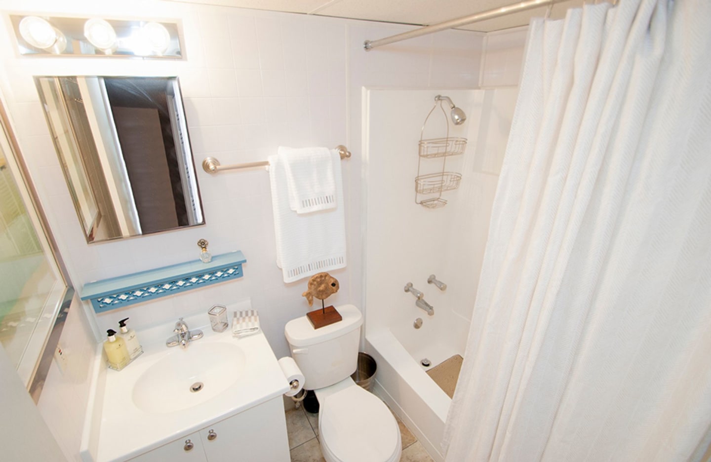 Lake Towers Apartments Image 8