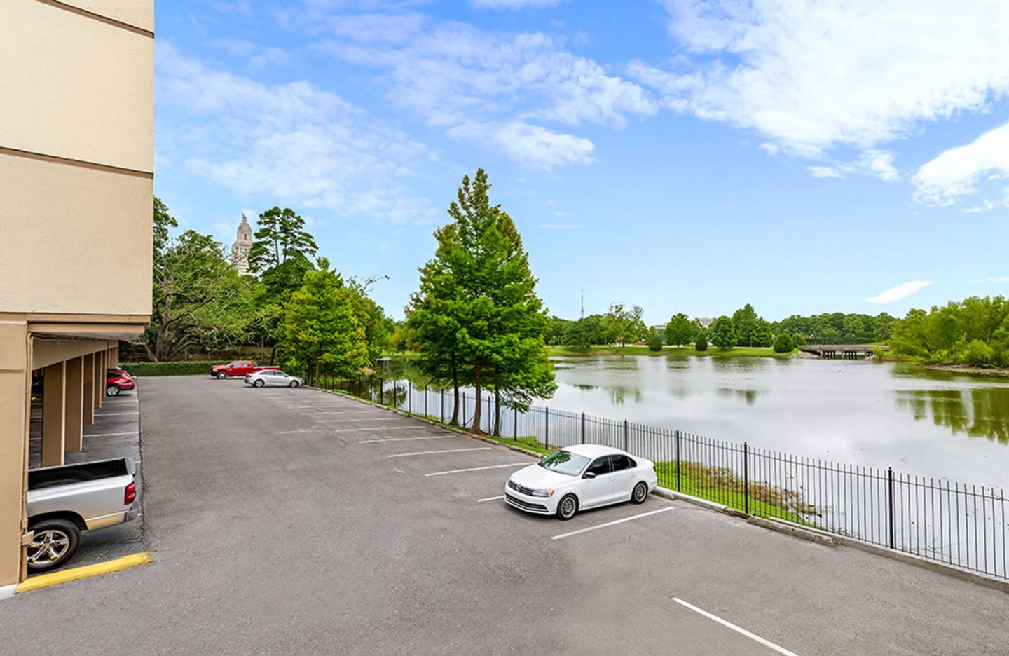 Lake Towers Apartments Image 17