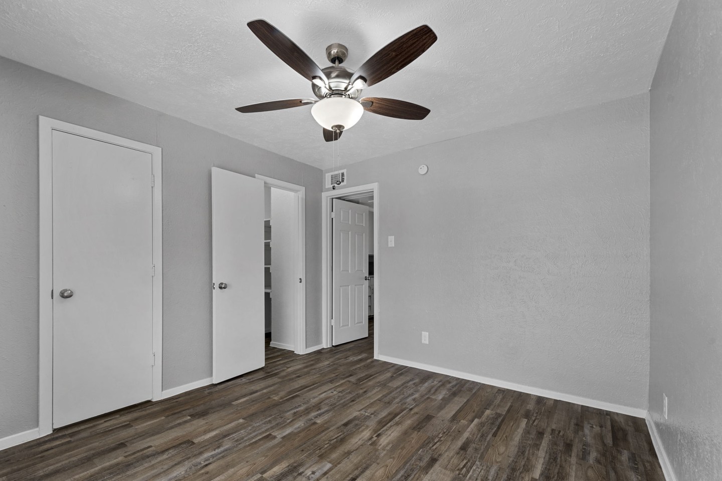 Flats at 183 Image 7