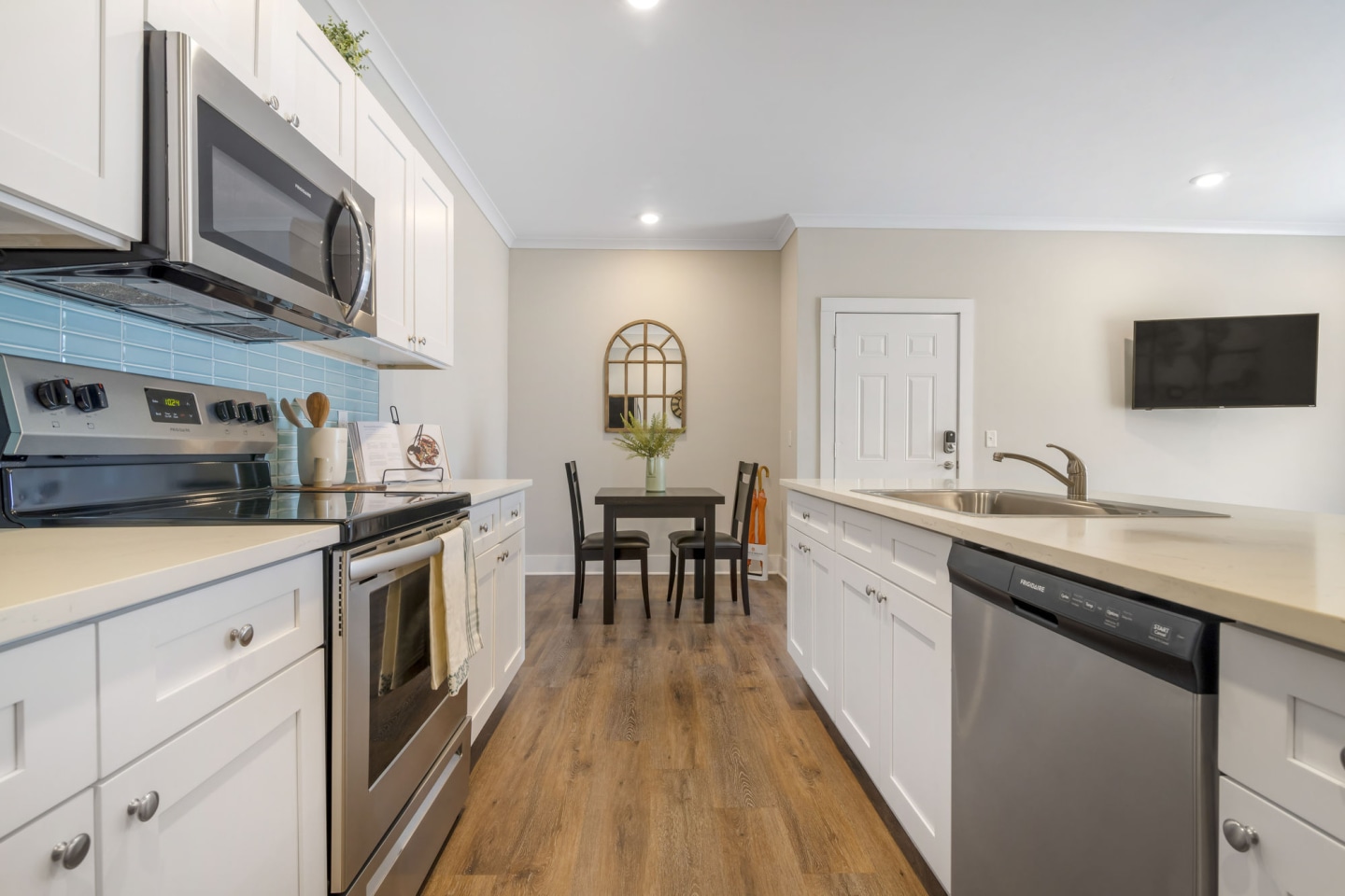 Pointe Grand Apartment Homes Image 1