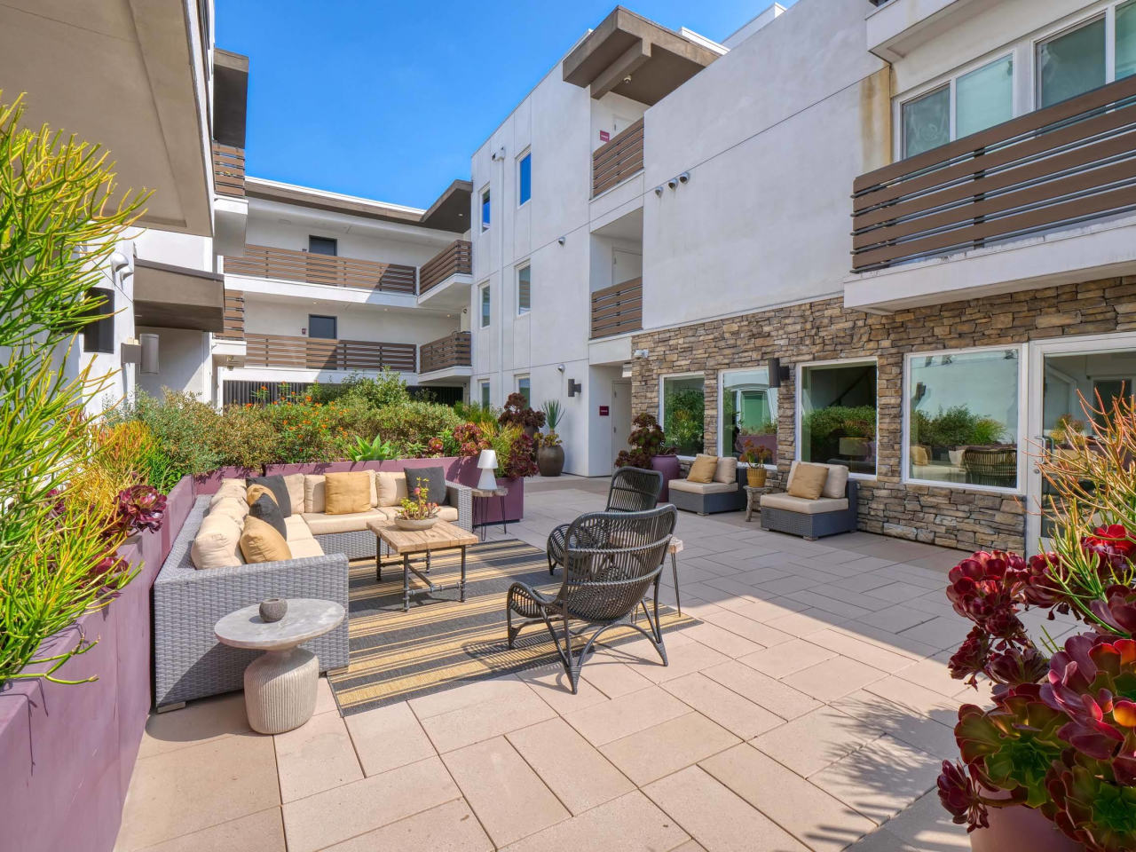 The Micropolitan at Larchmont Village Image 34