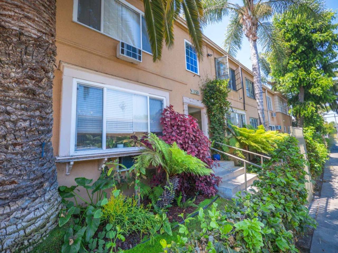 1136-1160 N. El Centro Ave. Image 11