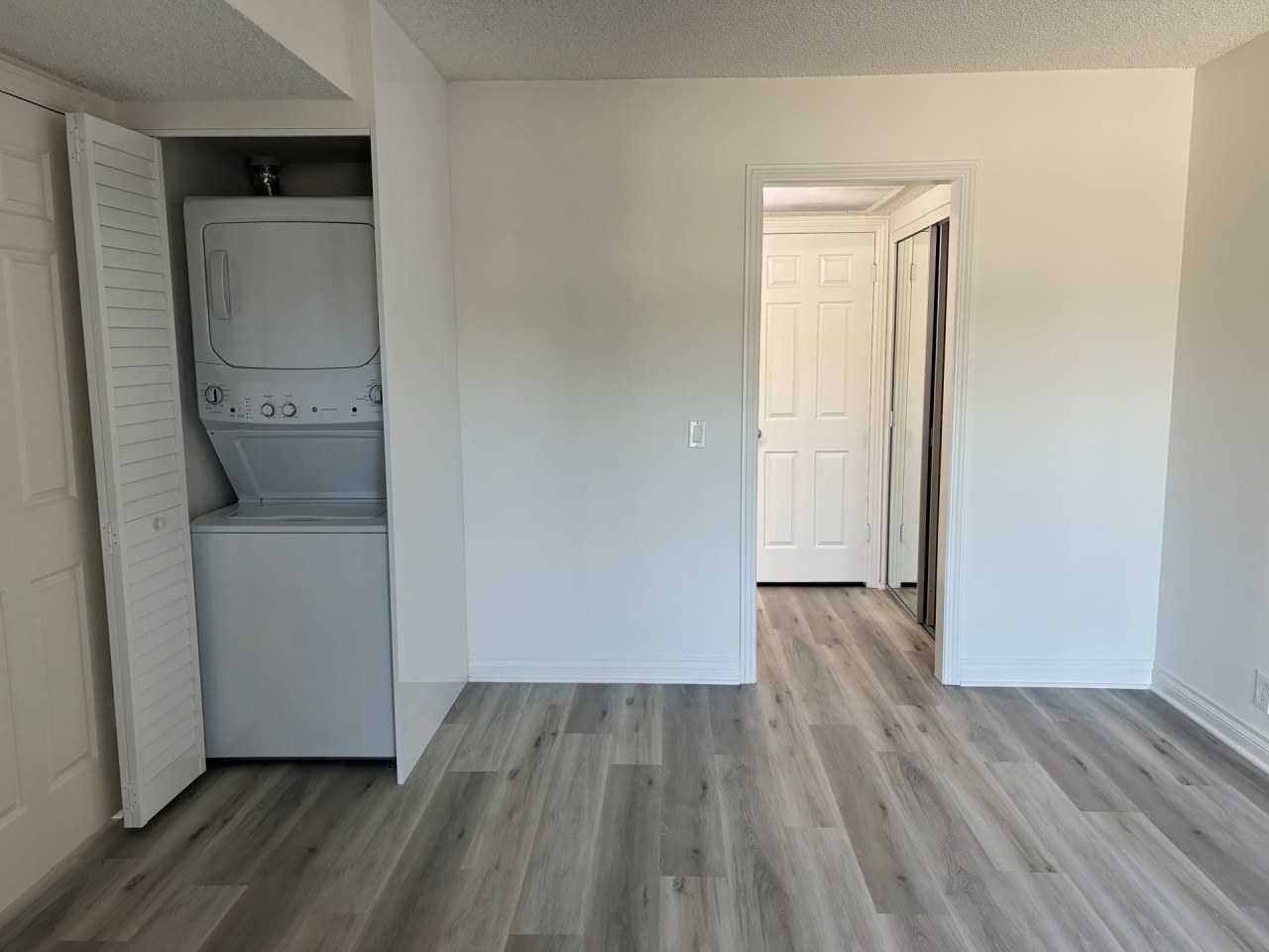 Beachpoint Apartments Image 6