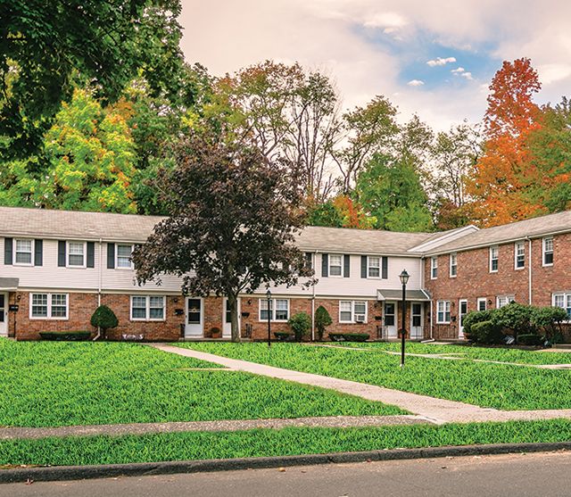 Colonial Village Apartments Image 6